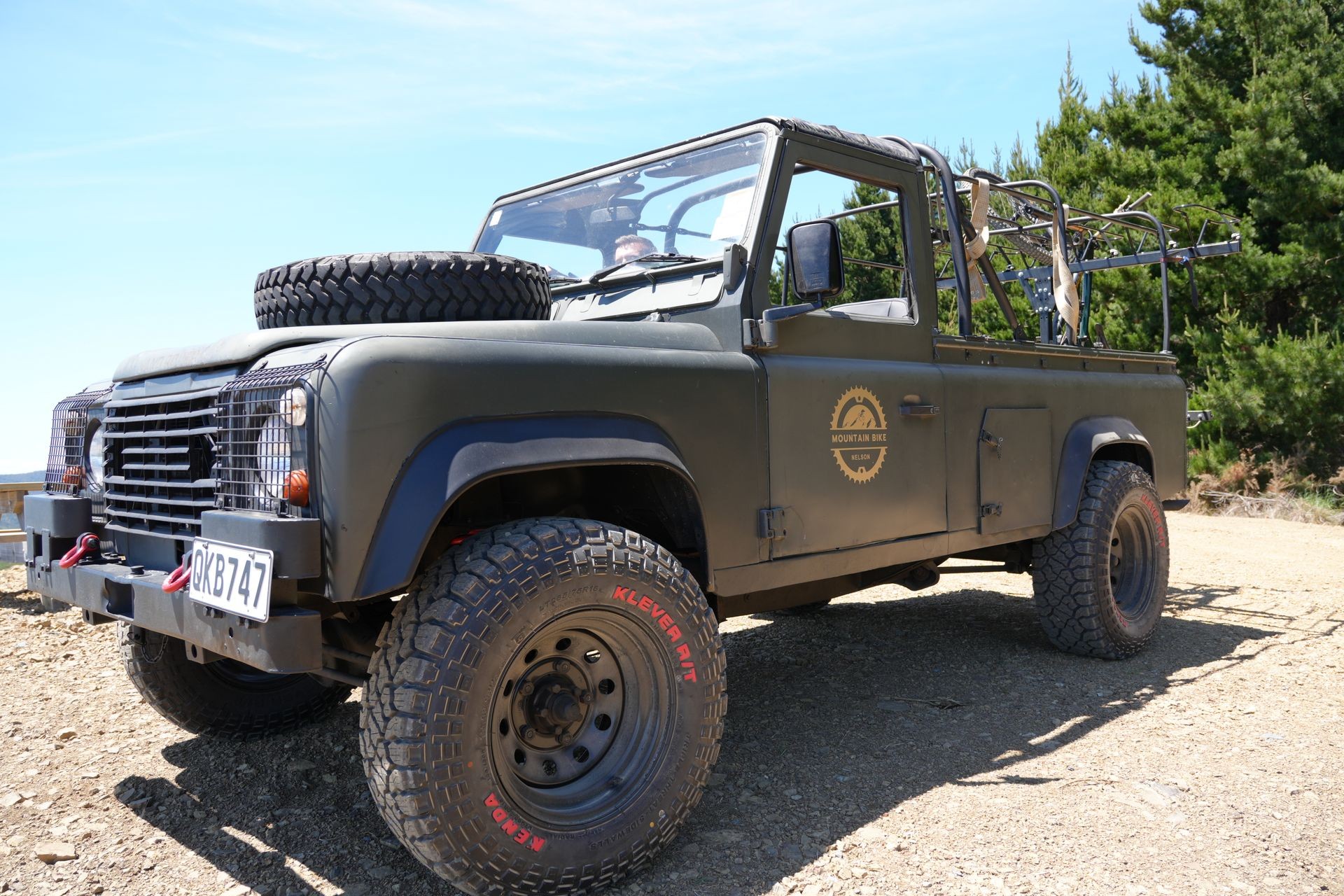 Mountain Bike Nelson private MTB shuttle in a cool Land Rover. Nelson NZ. Best MTB rides 